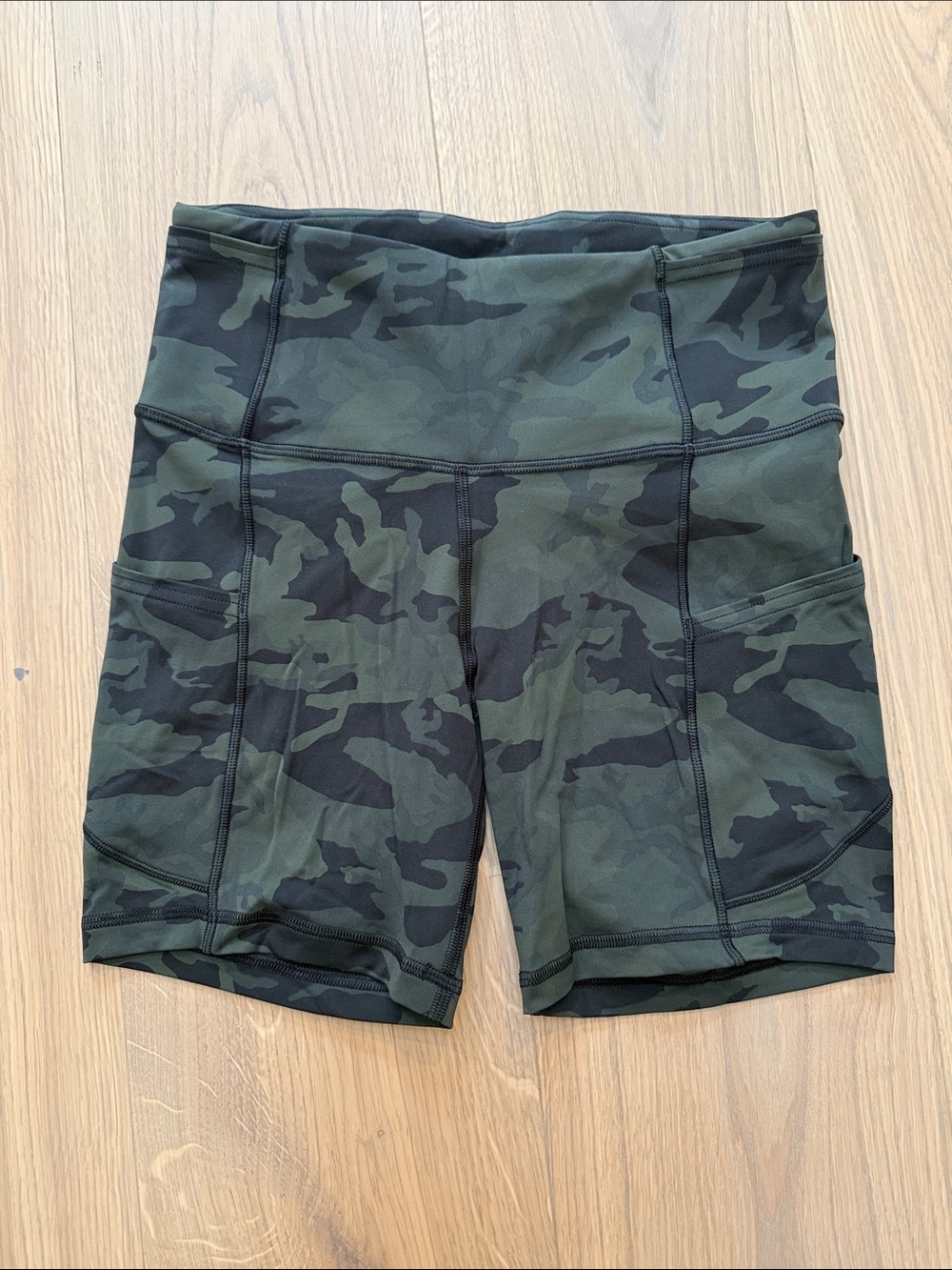 lululemon athletica High-Rise Camo Bike Shorts - Olive/Black